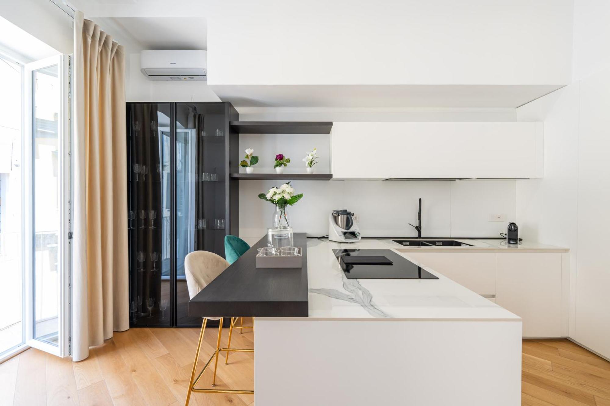 Aristocrat Chiaia Bridge Apartment Наполи Екстериор снимка