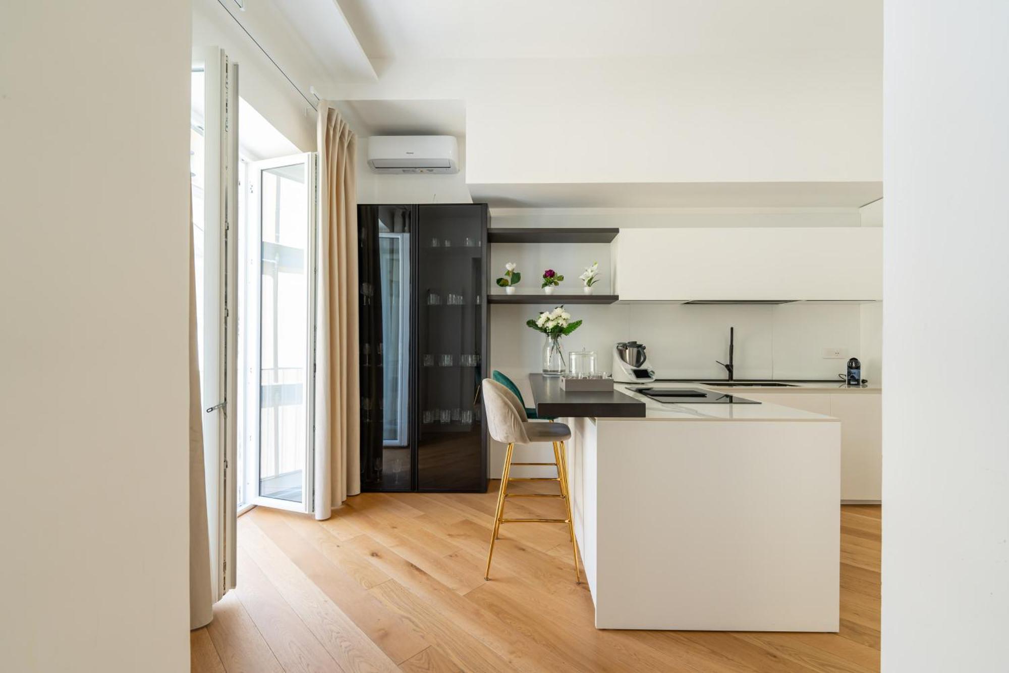 Aristocrat Chiaia Bridge Apartment Наполи Екстериор снимка