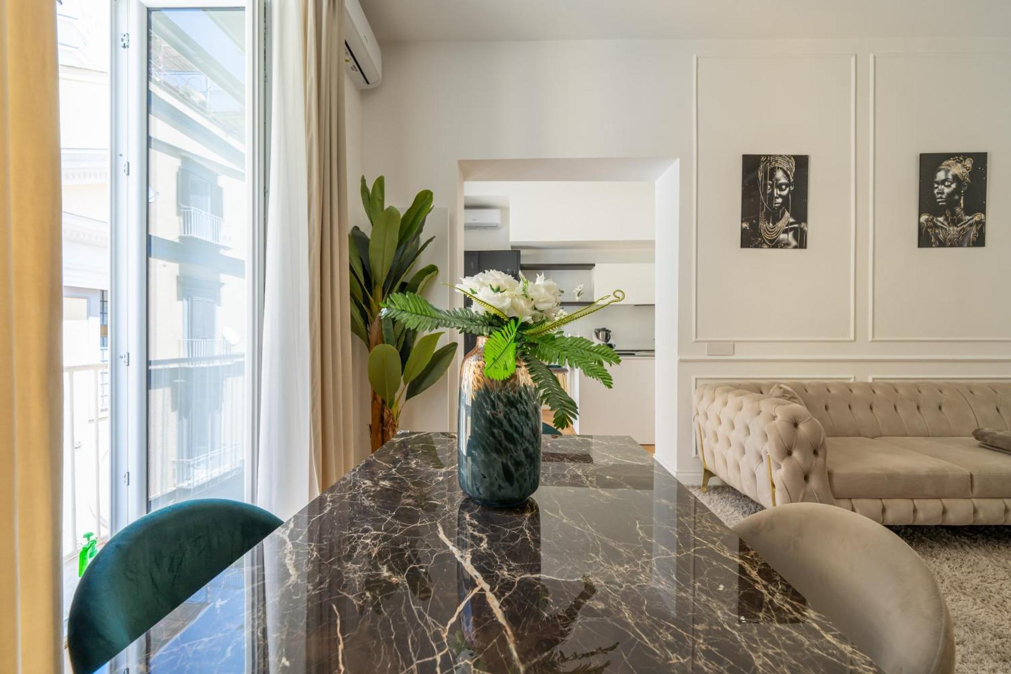 Aristocrat Chiaia Bridge Apartment Наполи Екстериор снимка