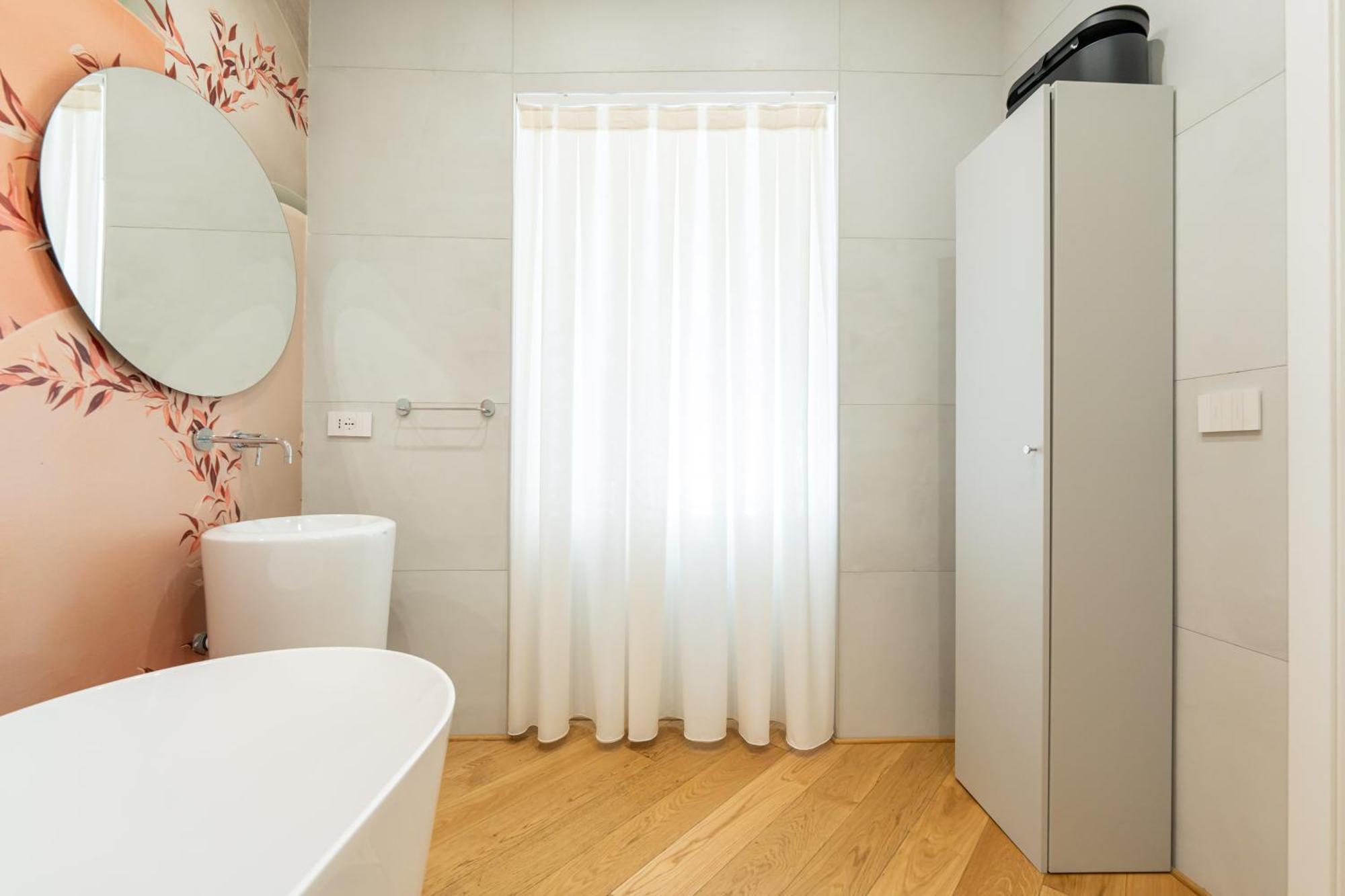 Aristocrat Chiaia Bridge Apartment Наполи Екстериор снимка