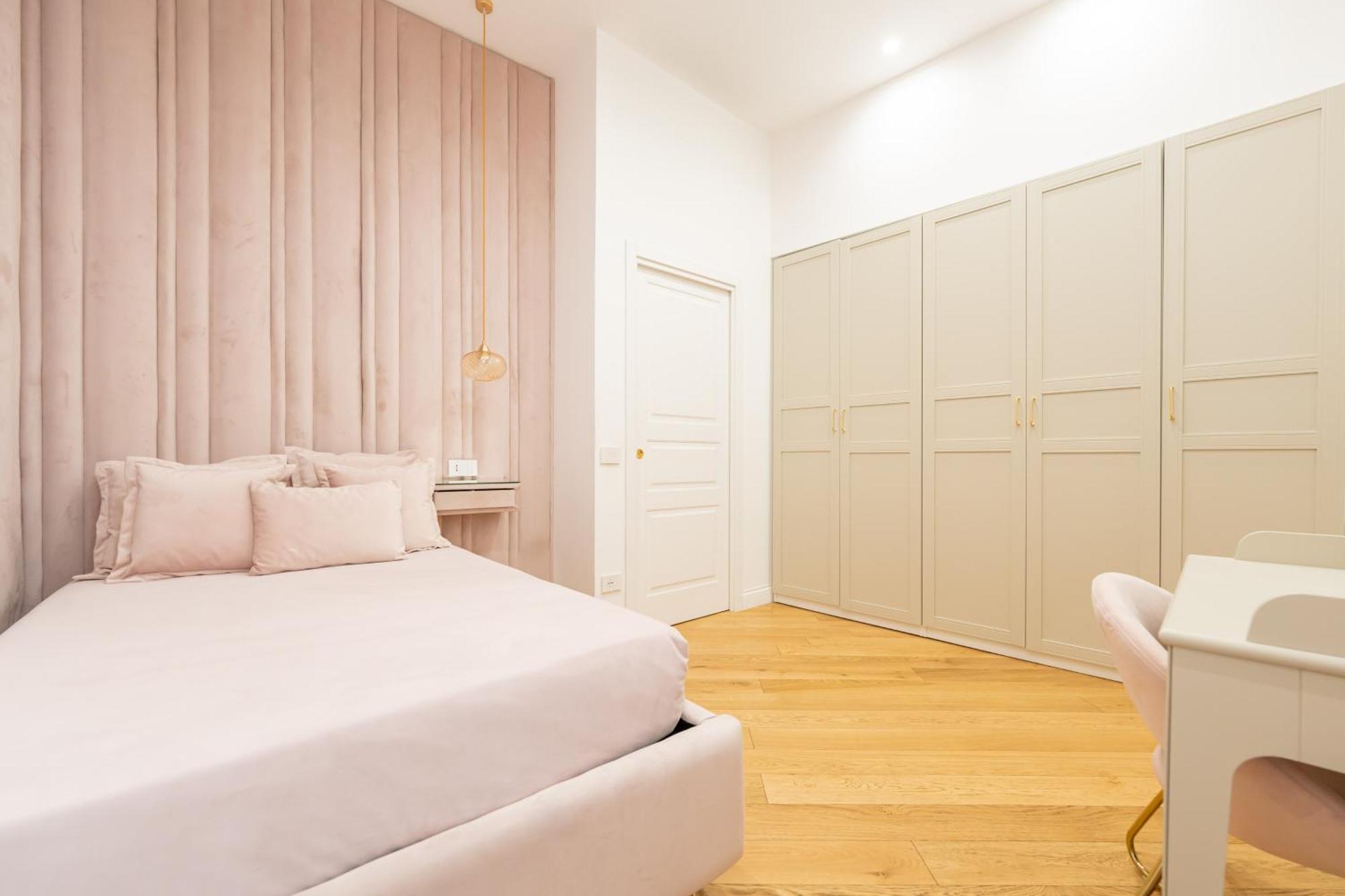 Aristocrat Chiaia Bridge Apartment Наполи Екстериор снимка