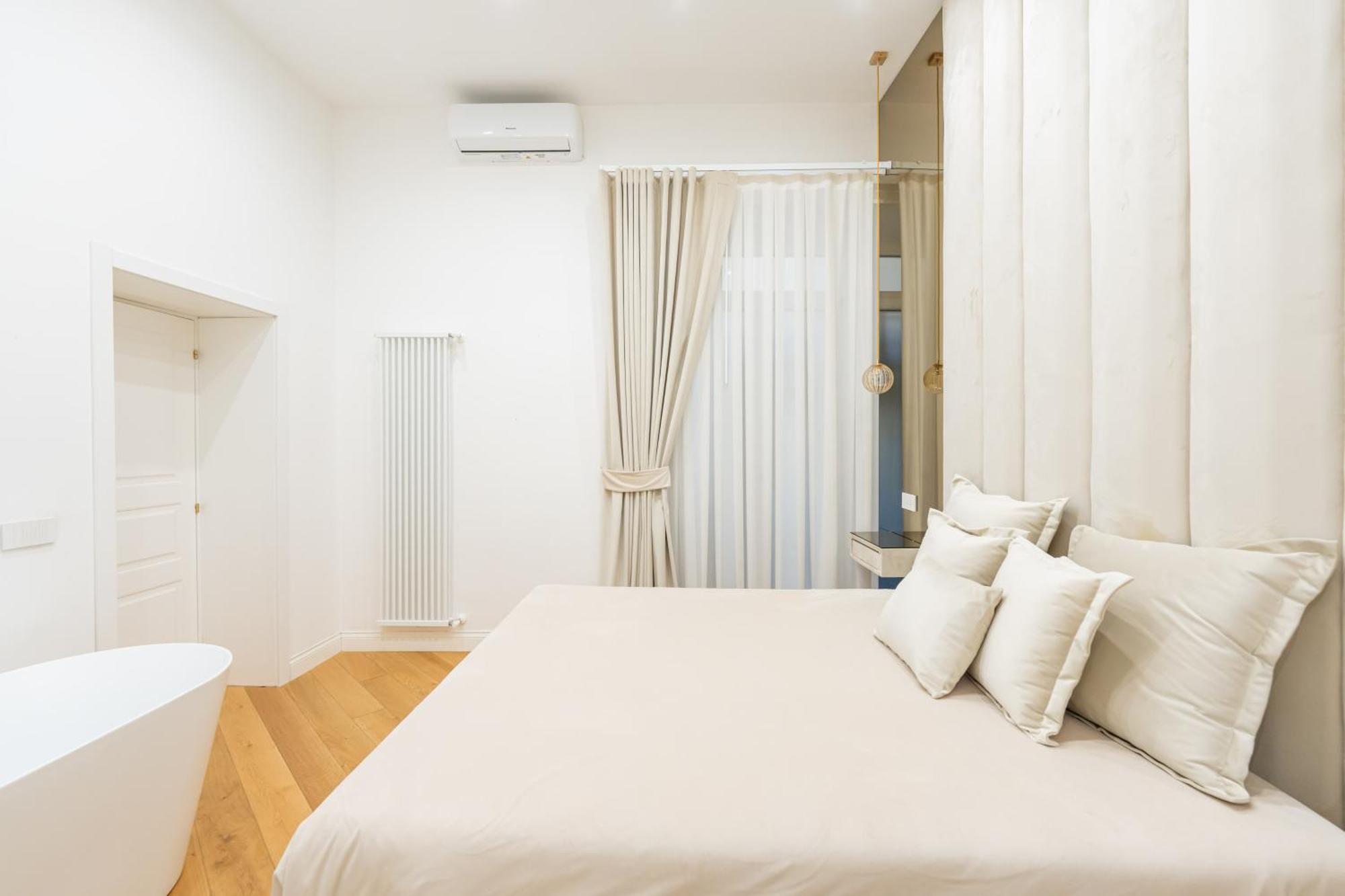 Aristocrat Chiaia Bridge Apartment Наполи Екстериор снимка