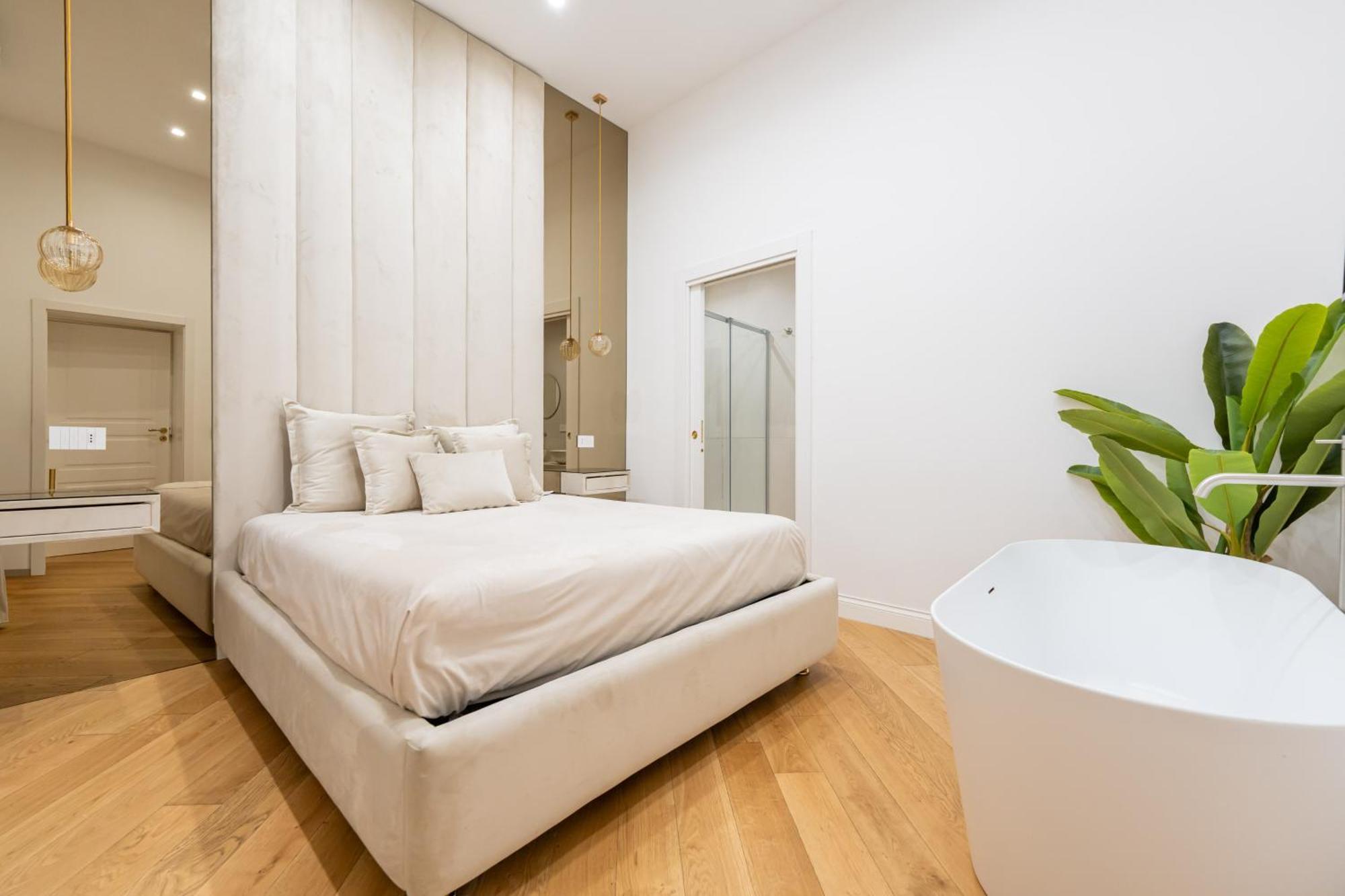 Aristocrat Chiaia Bridge Apartment Наполи Екстериор снимка